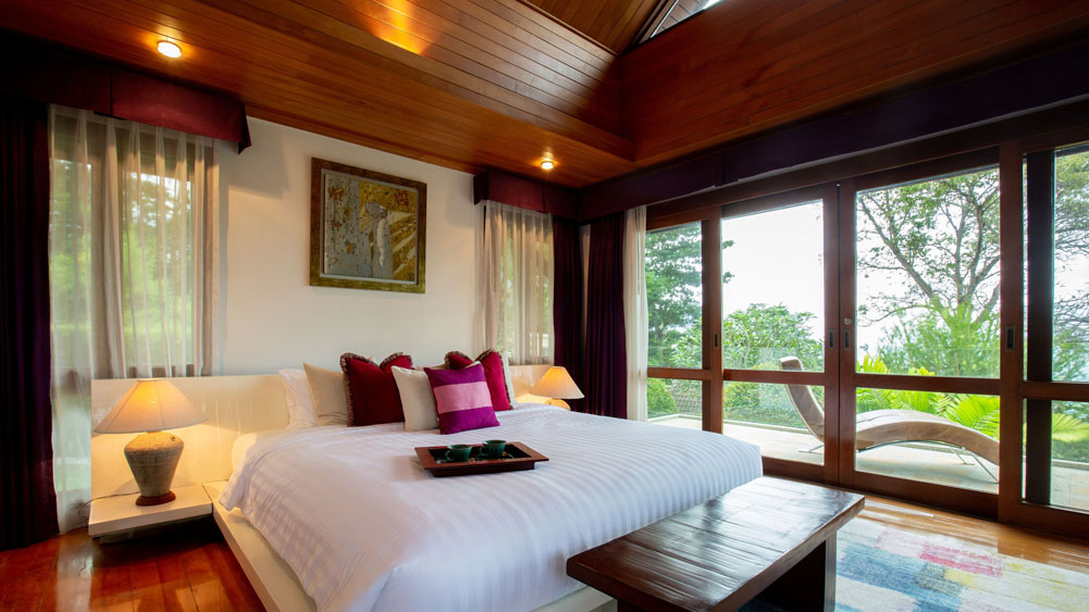 Infinity View - Restful master bedroom
